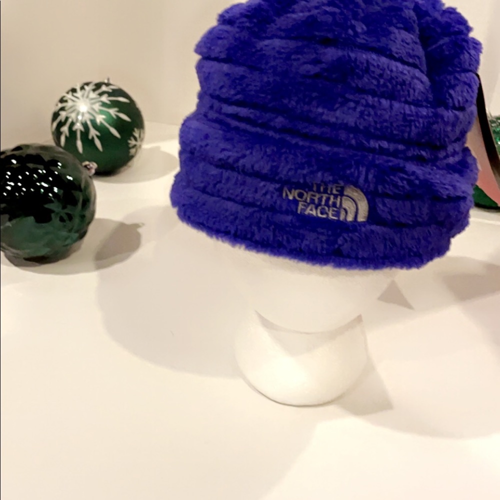 Woman’s Northface hat
